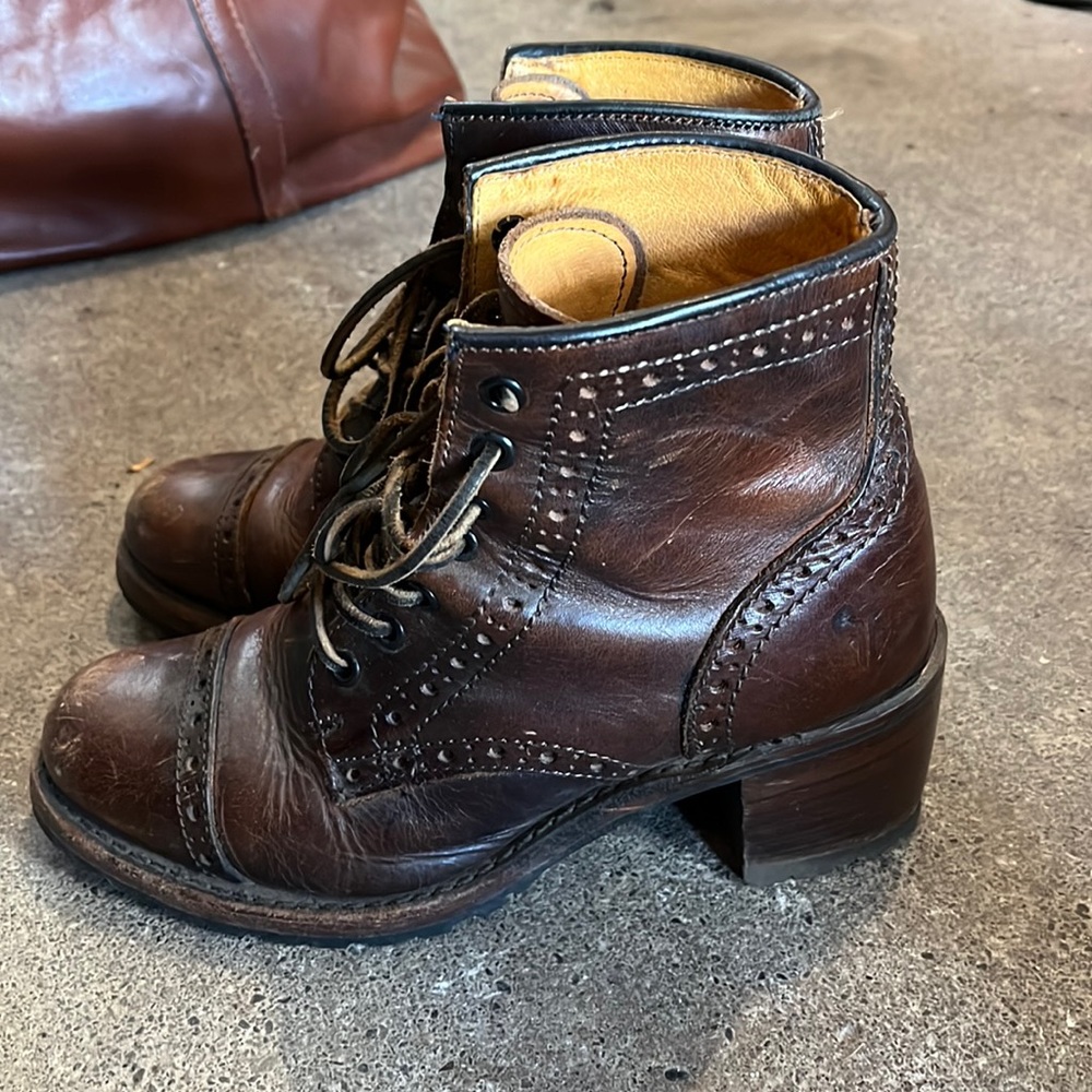 Frye Sabrina Brogue made in USA 8